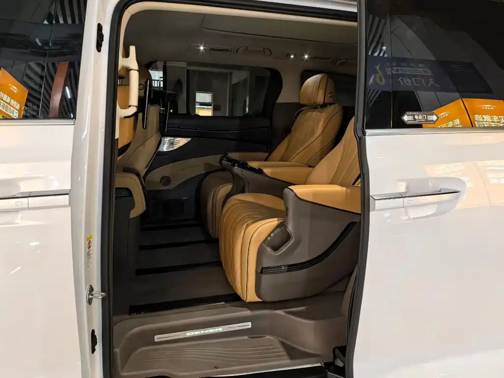 Denza D9 DM-i 970 4 WD Flagship