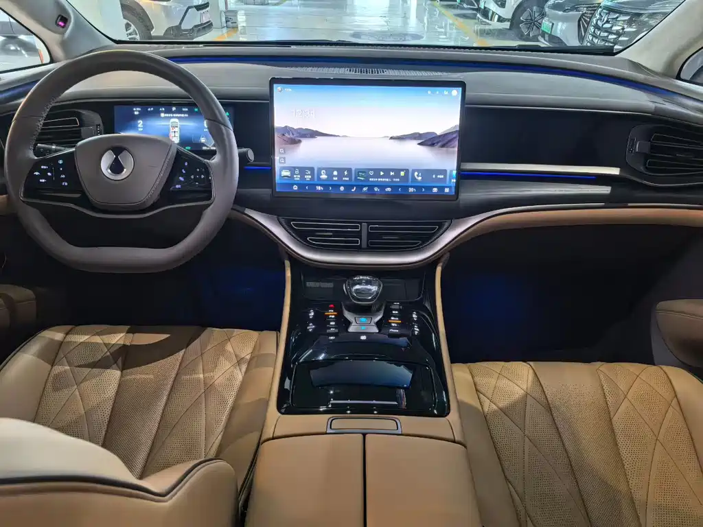 Denza D9 DM-i 970 4 WD Flagship