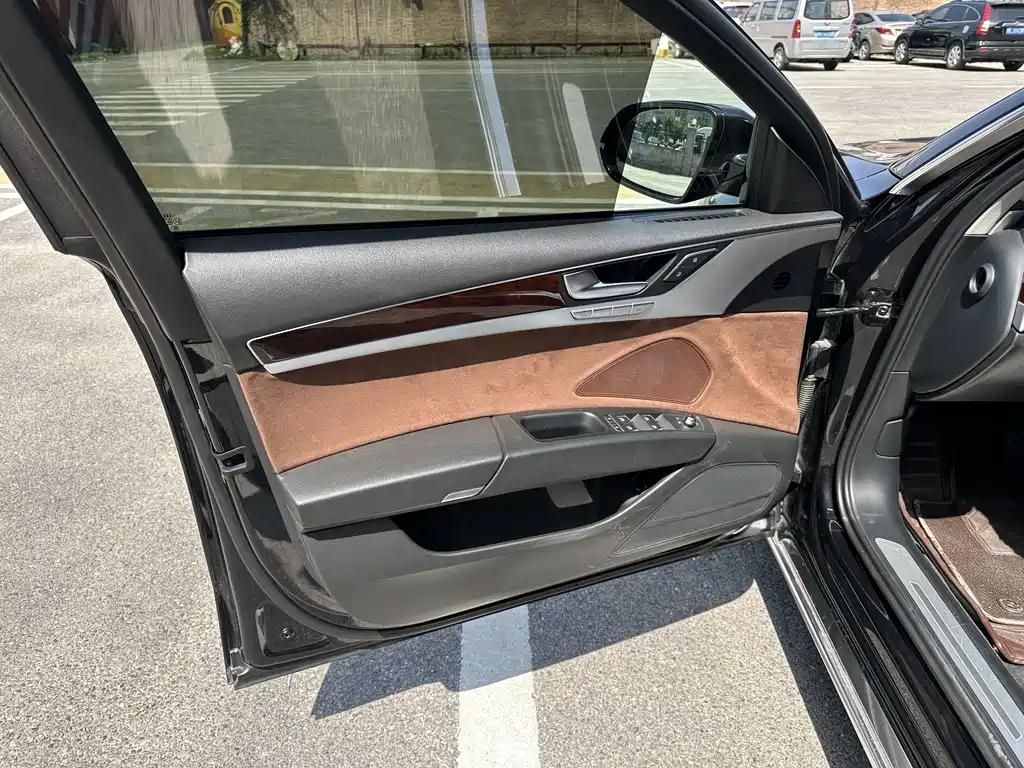 Audi A8 A8 L 50 TFSI quattro Comfort