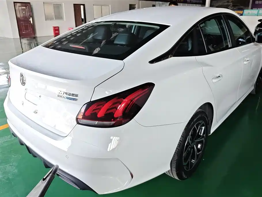 MG5 180 DVVT CVT Youth Luxury