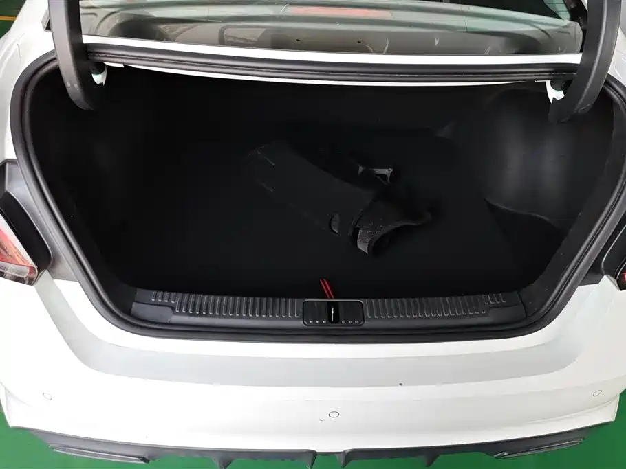 MG5 180 DVVT CVT Youth Luxury