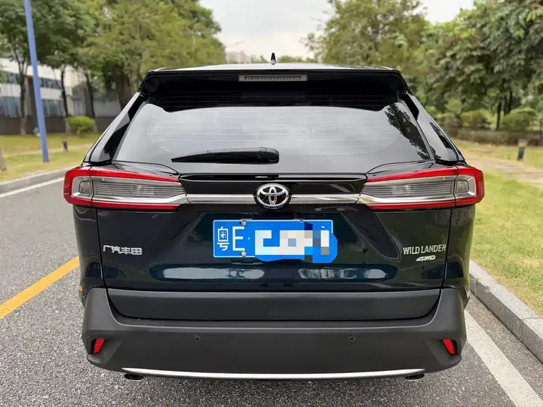 Toyota Wildlander 2.0 L CVT 4 WD Luxury