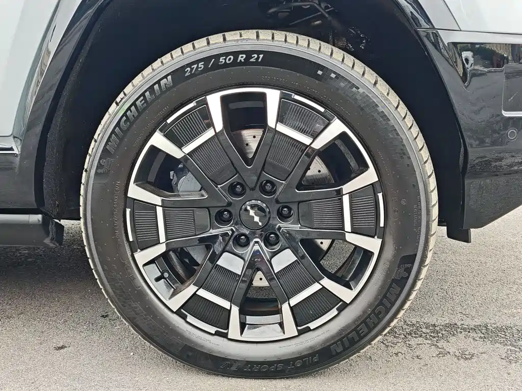 Leopard 8 Brave Flagship 7-seat