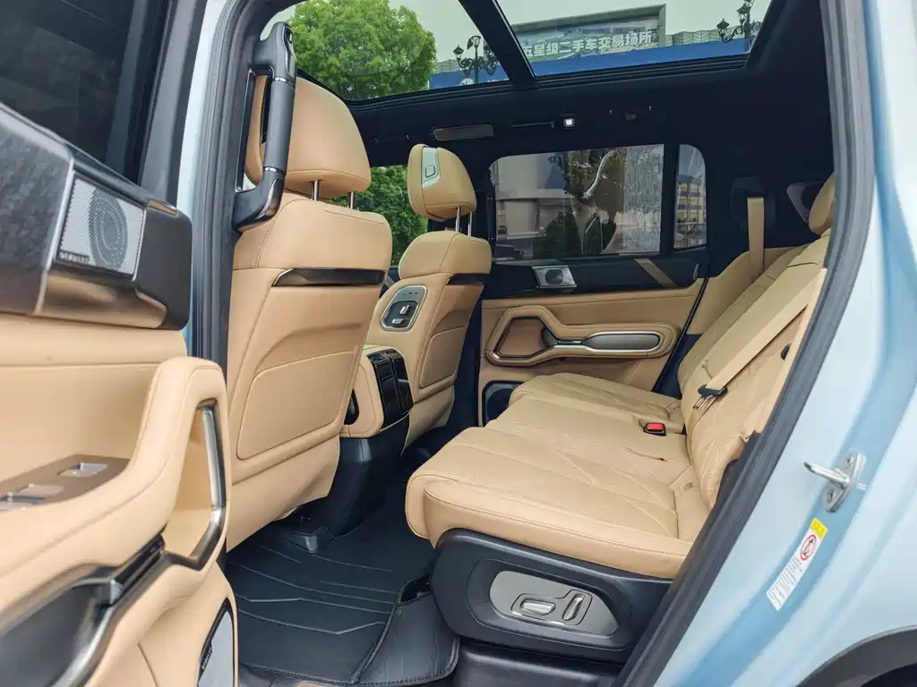 Leopard 8 Brave Flagship 7-seat