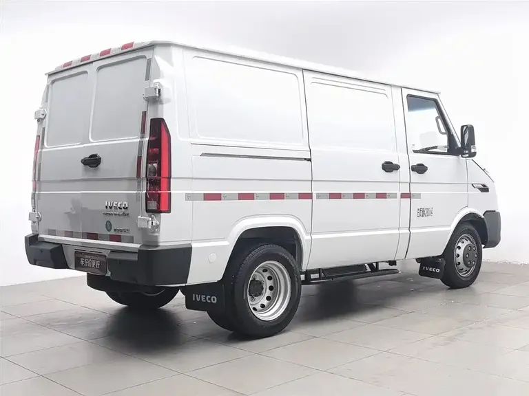 Iveco Deyi 依维柯得意 2025款 V35厢式运输车 2.5 T 手动短轴低顶双胎