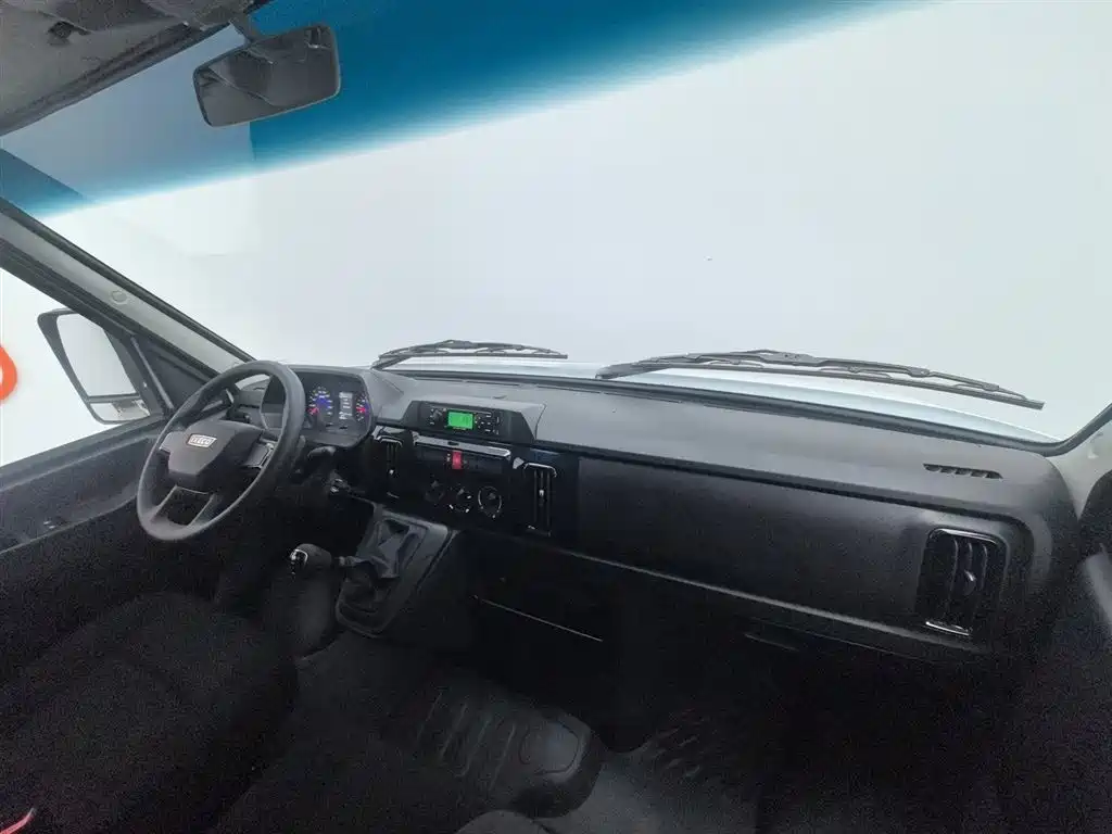 Iveco Deyi 依维柯得意 2025款 V35厢式运输车 2.5 T 手动短轴低顶双胎