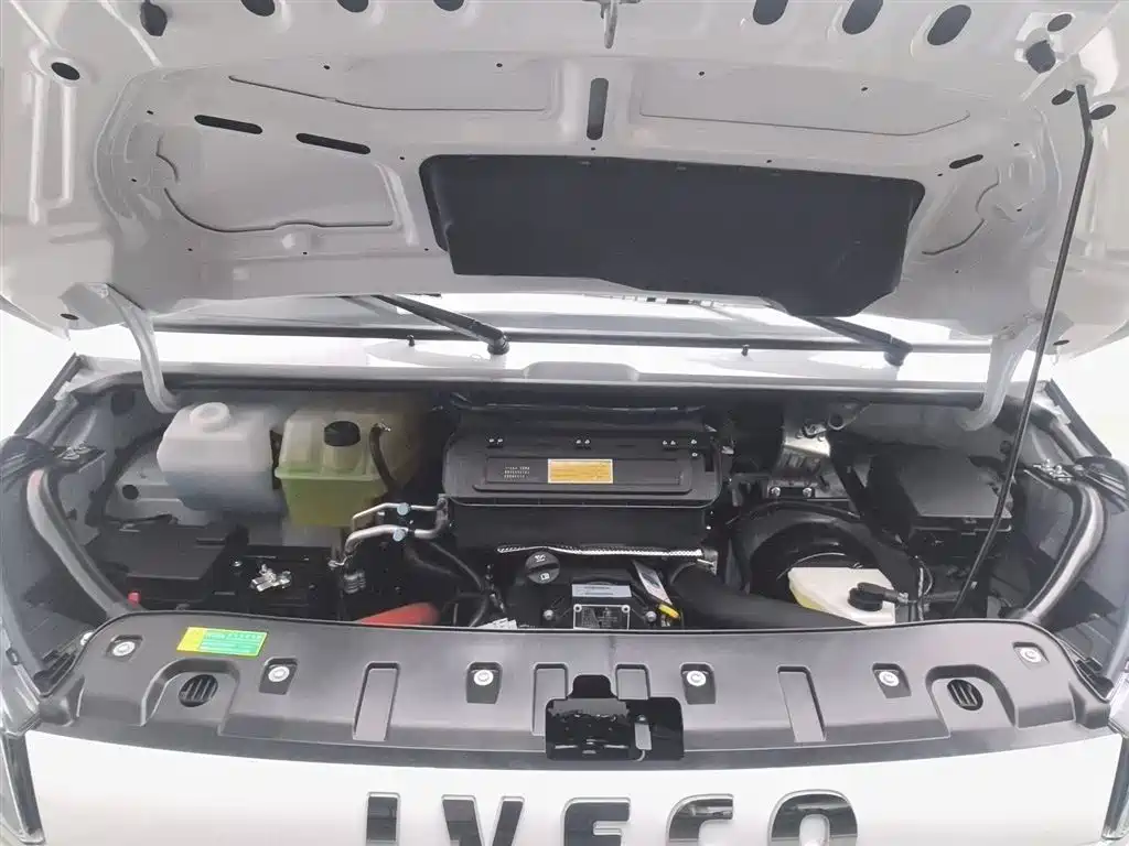 Iveco Deyi 依维柯得意 2025款 V35厢式运输车 2.5 T 手动短轴低顶双胎