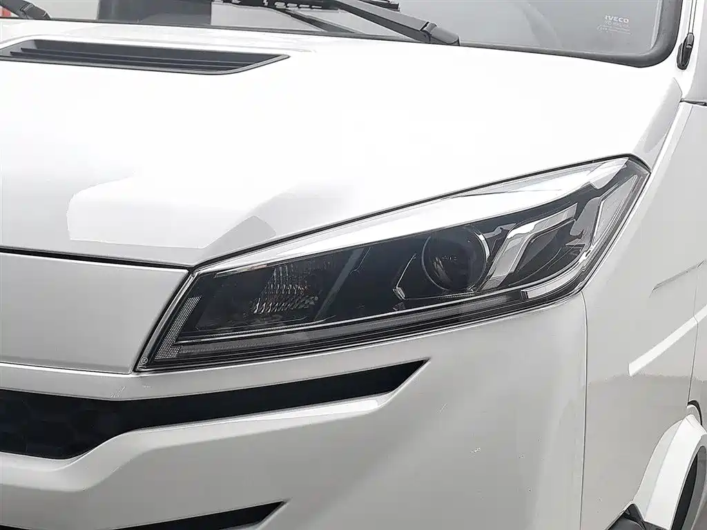 Iveco Deyi 依维柯得意 2025款 V35厢式运输车 2.5 T 手动短轴低顶双胎