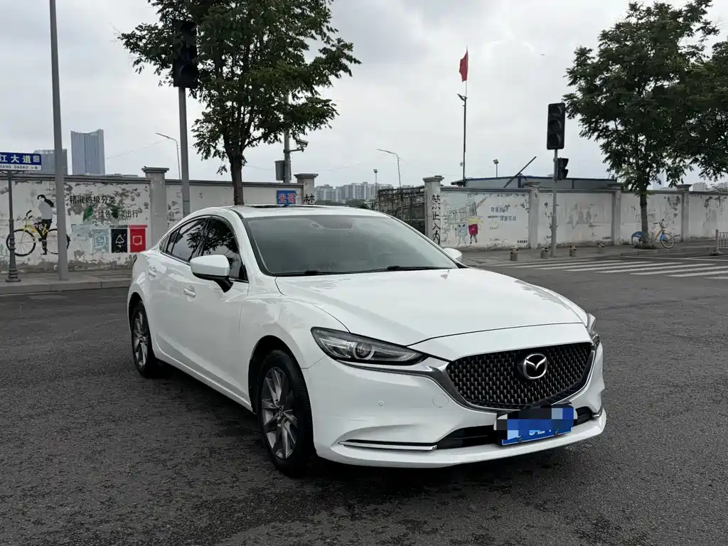 Atenza 2.0 L Blue Sky Luxury