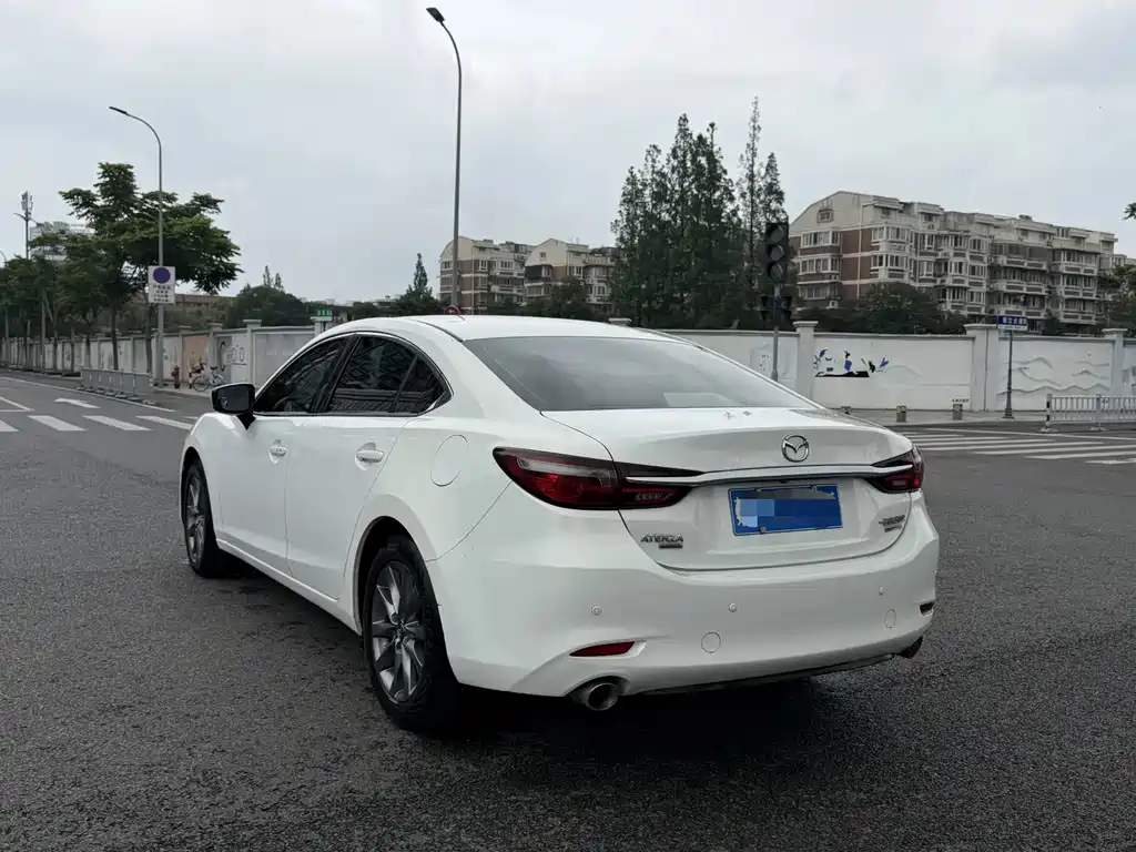 Atenza 2.0 L Blue Sky Luxury