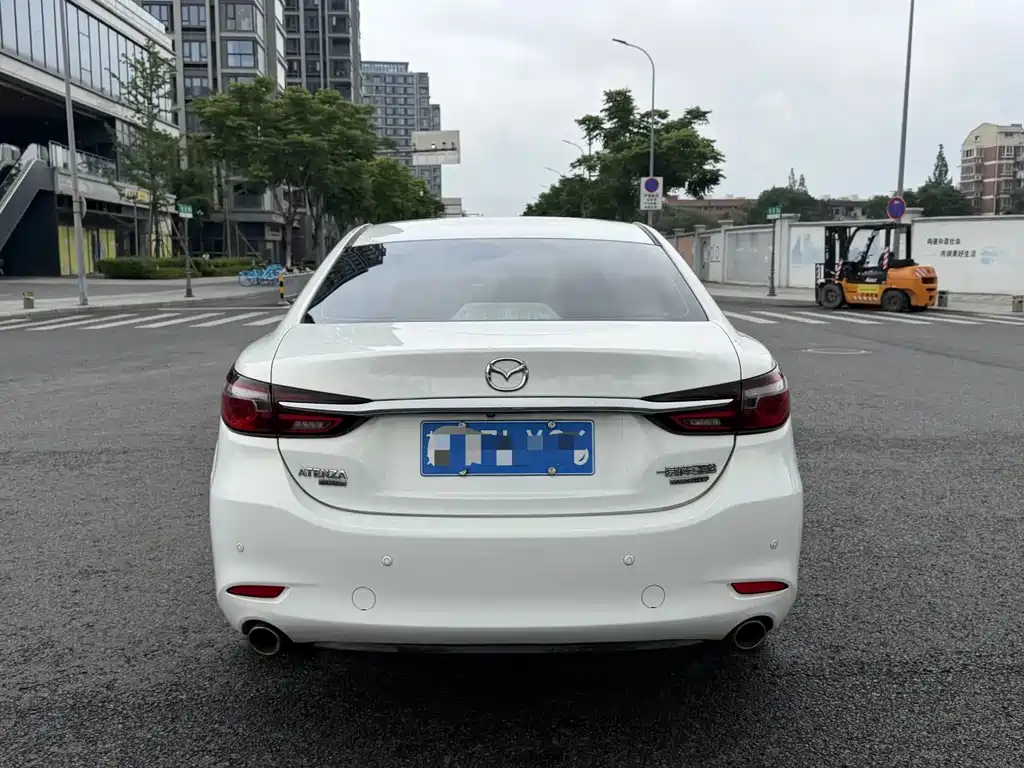 Atenza 2.0 L Blue Sky Luxury