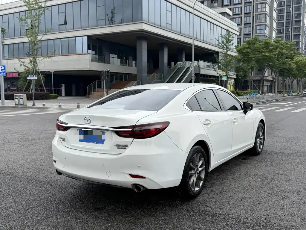 Atenza 2.0 L Blue Sky Luxury