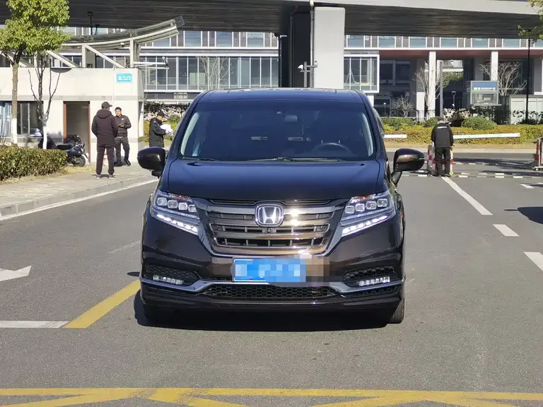 Honda Elysion 2.0 L Hybrid Supreme