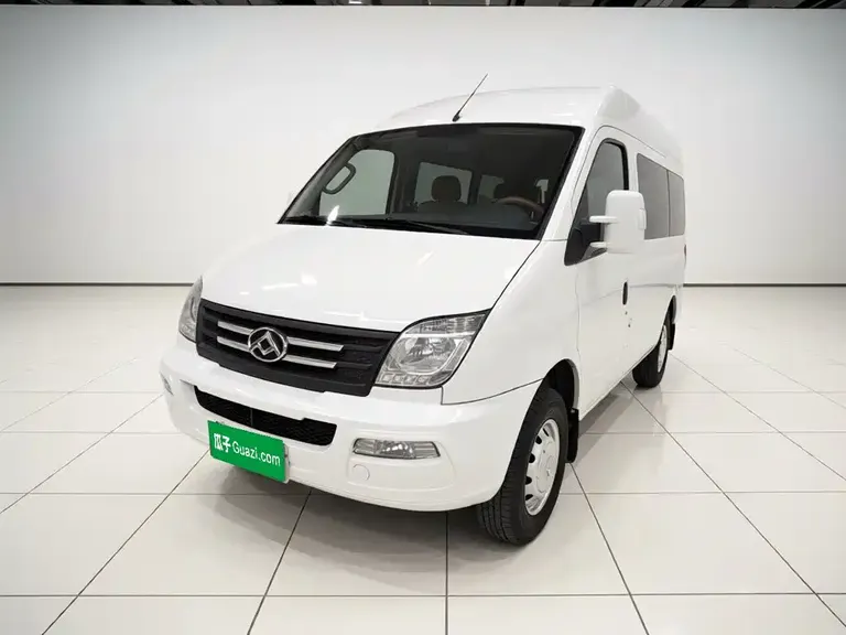 Maxus Xintu V80 新途V80 2023款 2.0 T 手动经典傲运通动力版短轴中顶5/6座