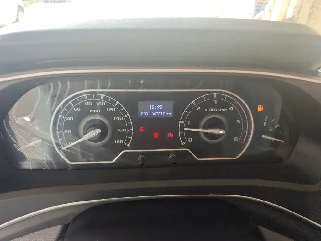Xintu V80 新途V80 2023款 2.0 T 手动经典傲运通动力版短轴中顶5/6座