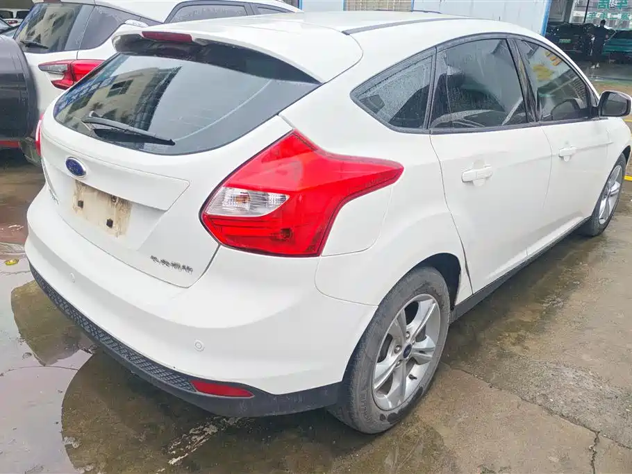Focus Hatchback 1.6 L Auto Style