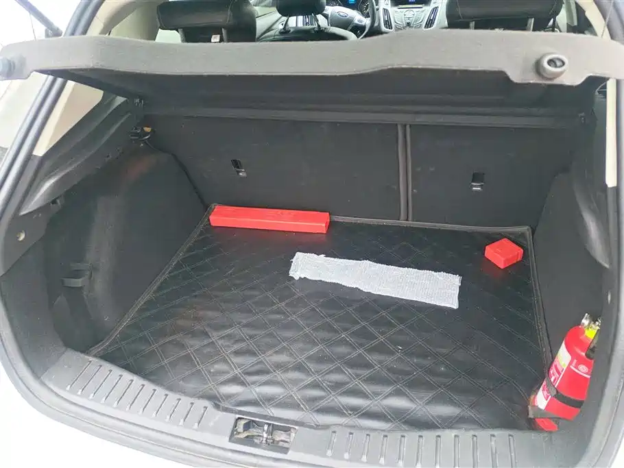 Focus Hatchback 1.6 L Auto Style
