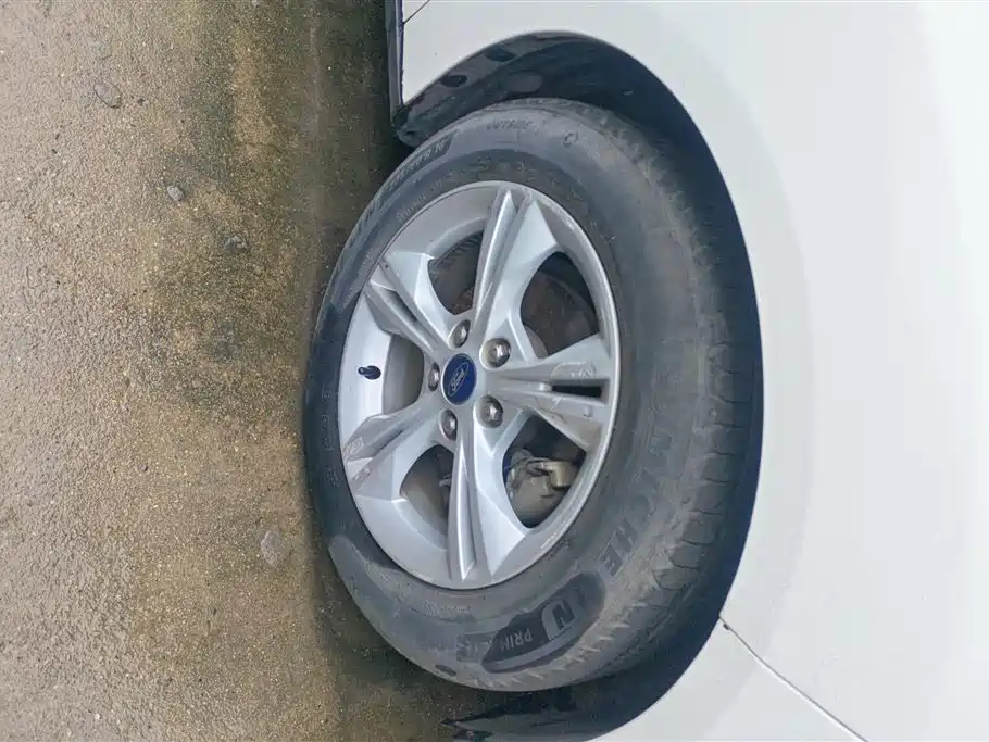 Focus Hatchback 1.6 L Auto Style