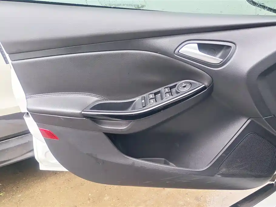 Focus Hatchback 1.6 L Auto Style