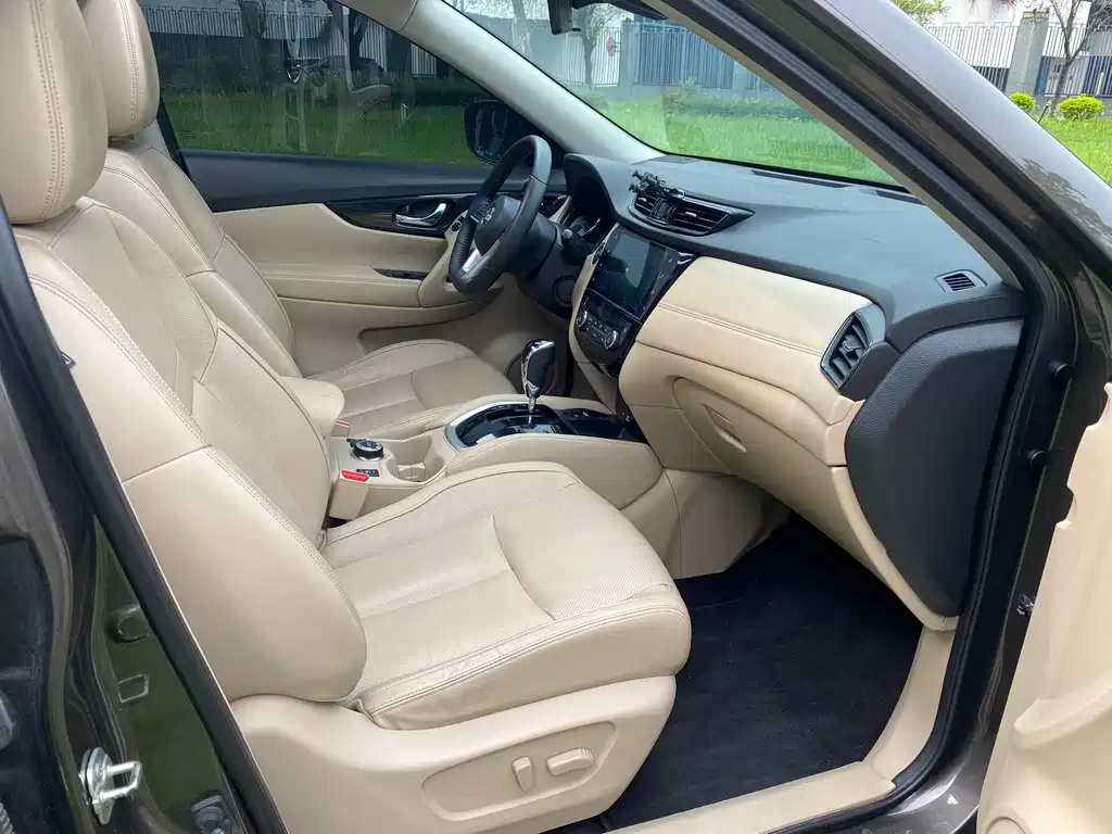 X-Trail 2.5 L CVT Connected Luxury 4 WD