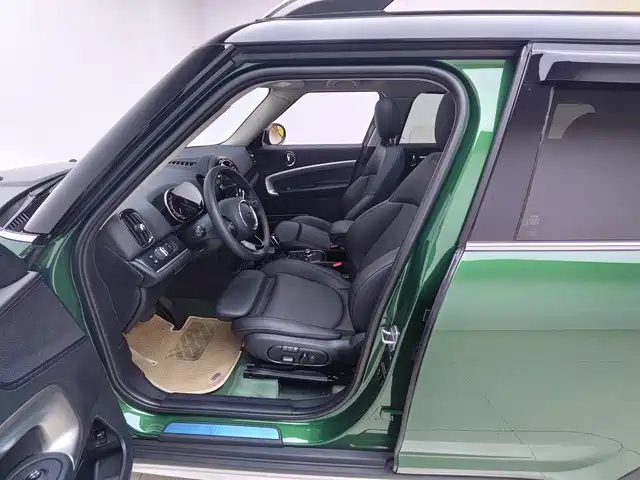 MINI COUNTRYMAN 1.5 T COOPER Connoisseur