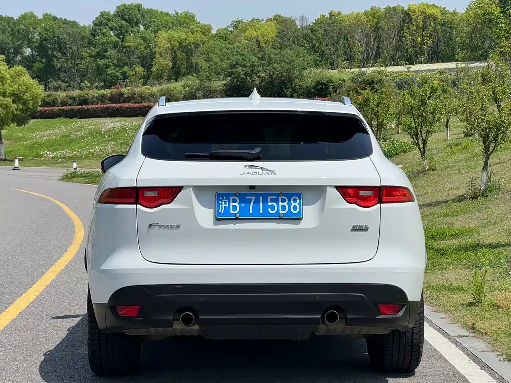 Jaguar F-PACE 2.0 T 4 WD Urban Premium