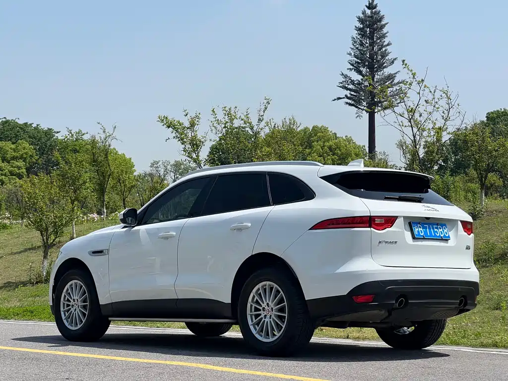 Jaguar F-PACE 2.0 T 4 WD Urban Premium