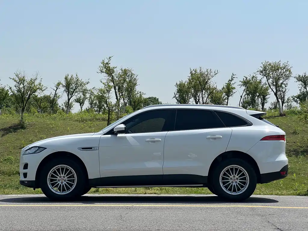 Jaguar F-PACE 2.0 T 4 WD Urban Premium