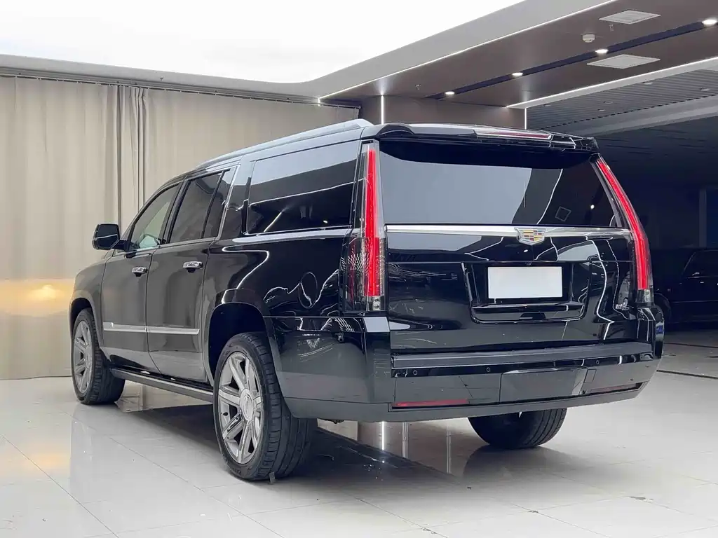 Escalade 6.2 L US Spec