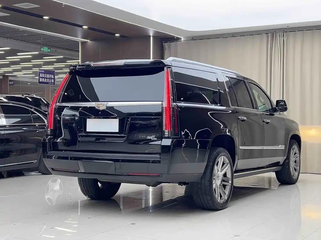 Escalade 6.2 L US Spec