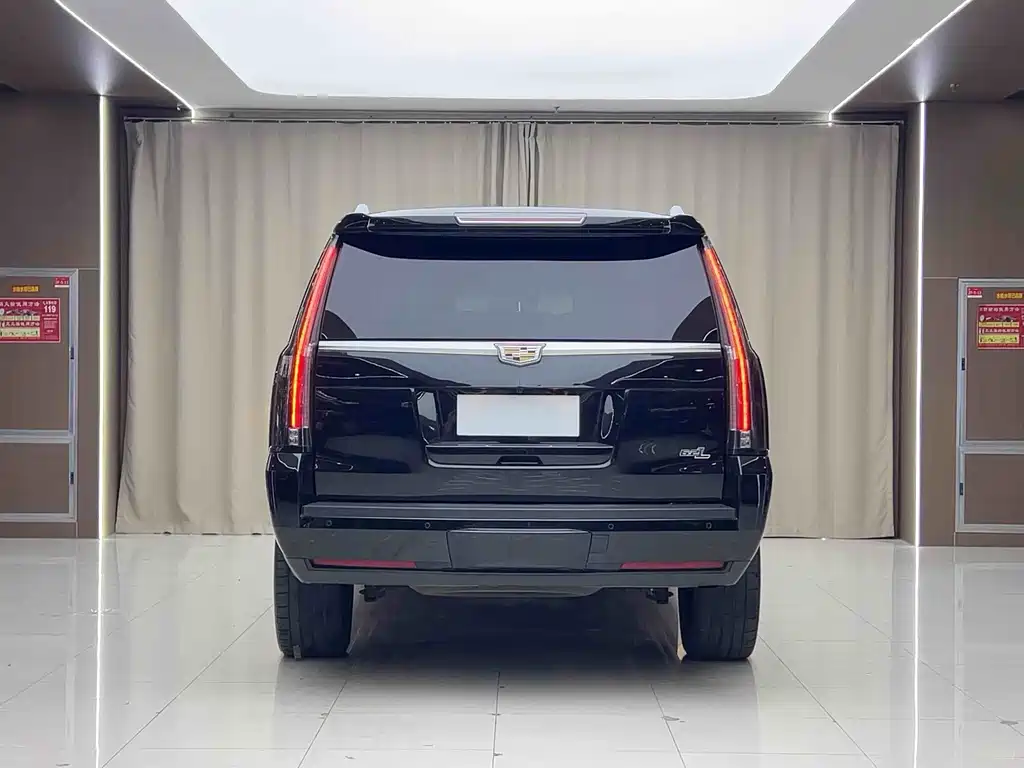 Escalade 6.2 L US Spec