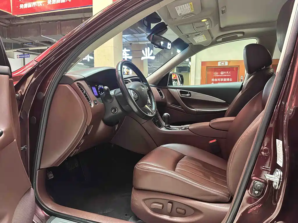 Infiniti QX50 2.5 L Joy