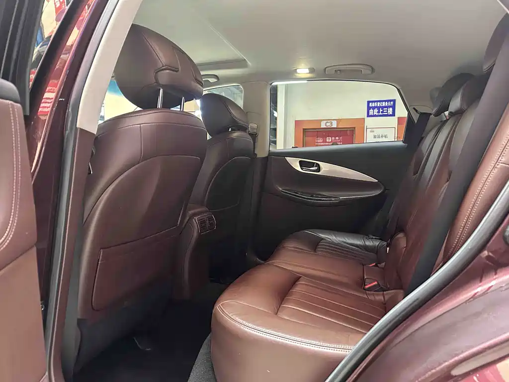 Infiniti QX50 2.5 L Joy