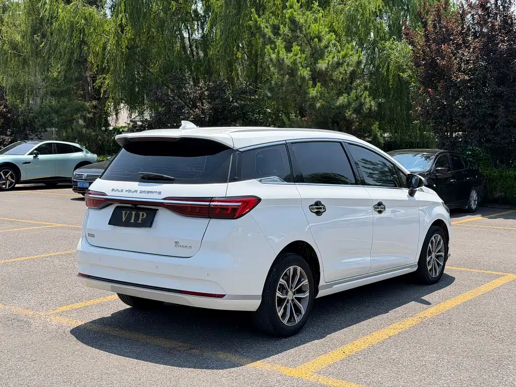Song MAX Upgraded 1.5 T Auto Luxury 6-seat