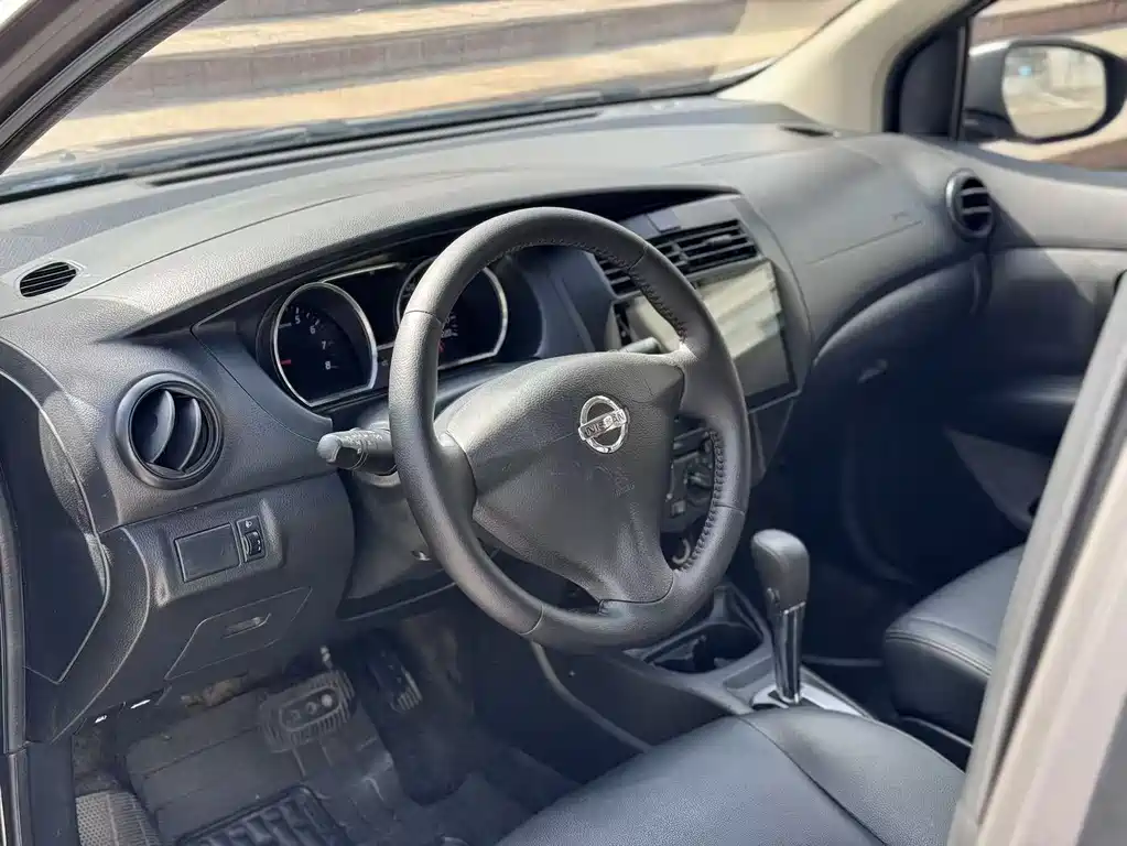 Livina 1.6 XE CVT Comfort