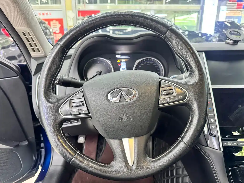 Infiniti Q50 L 2.0 T Comfort