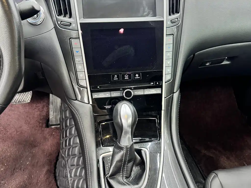 Infiniti Q50 L 2.0 T Comfort