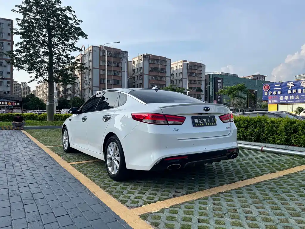 Kia K5 1.6 T Auto LUX