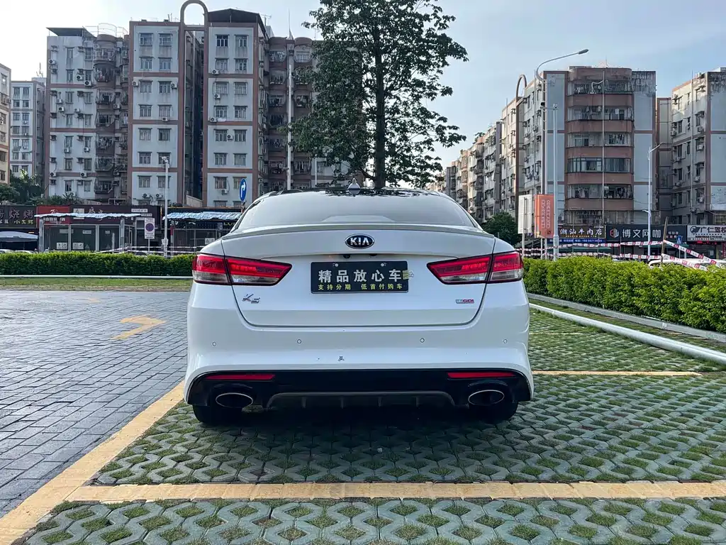 Kia K5 1.6 T Auto LUX