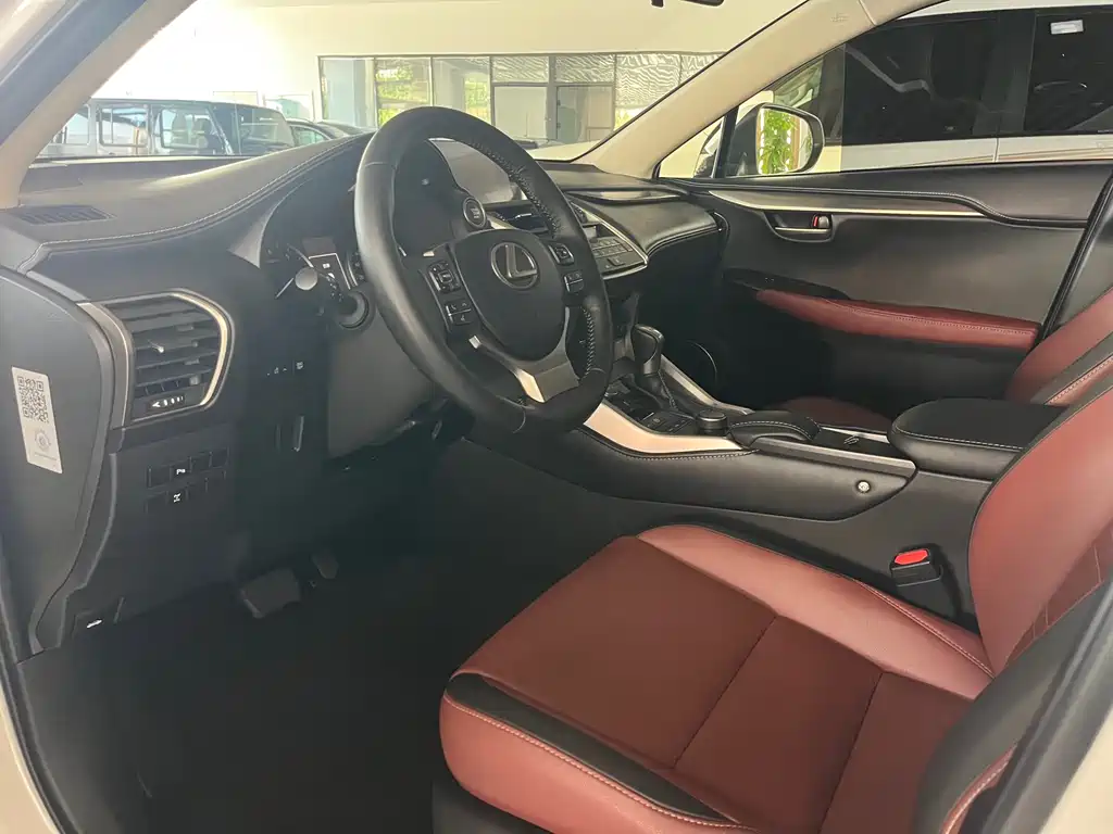 Lexus NX 200 t AWD Sharp Style