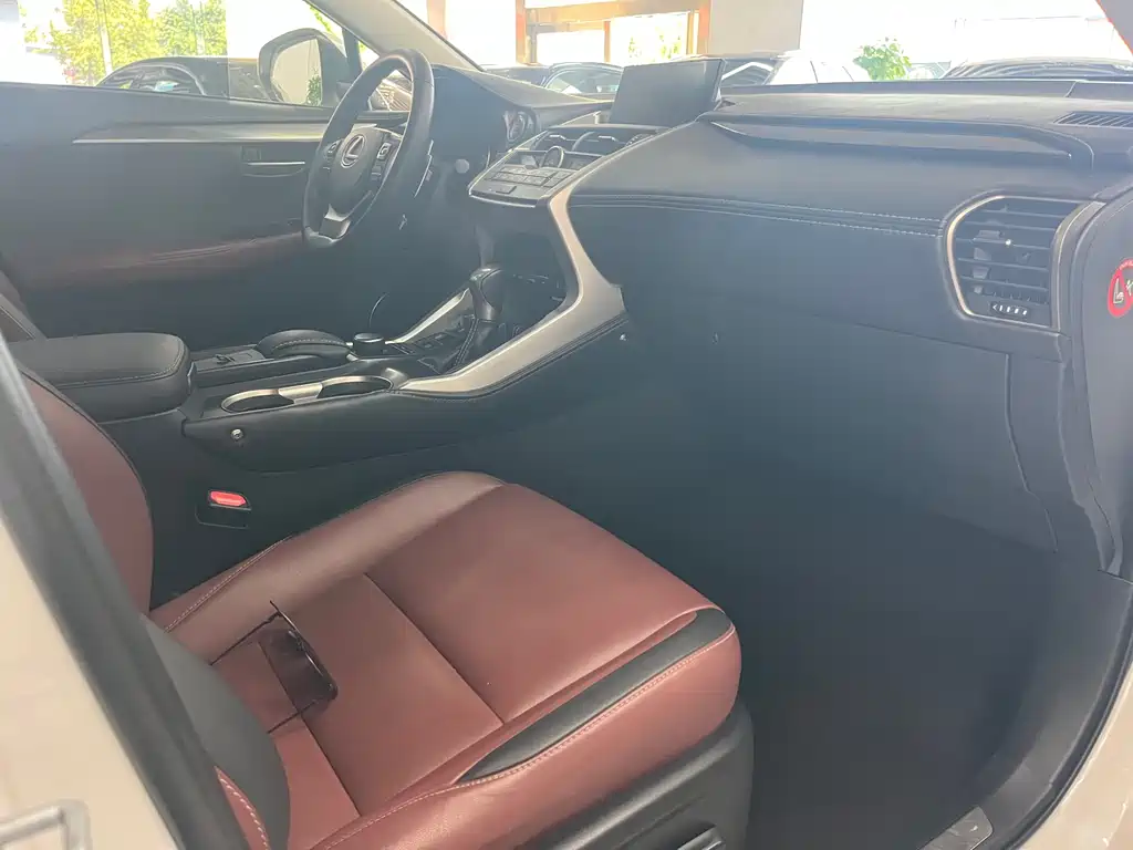 Lexus NX 200 t AWD Sharp Style