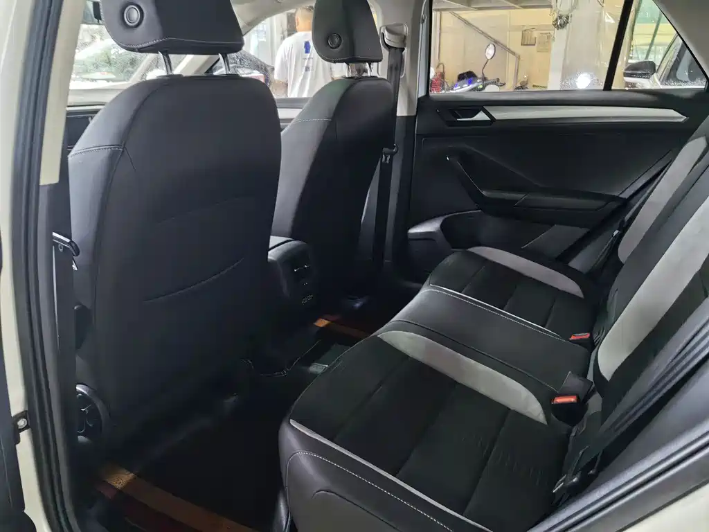 T-ROC 230 TSI DSG 2 WD Progressive