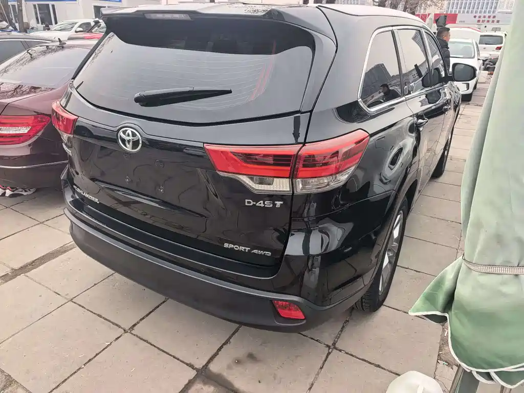 Highlander 2.0 T 4 WD Luxury 7-seat