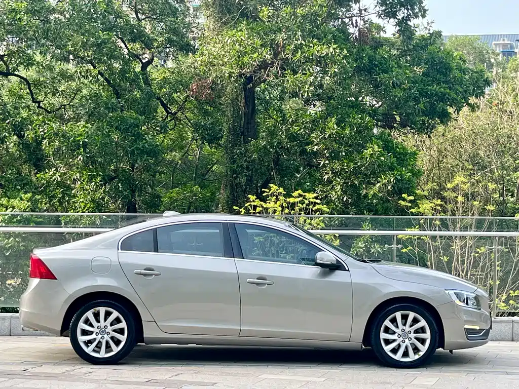 Volvo S60 S60 L 2.0 T Smart Vision