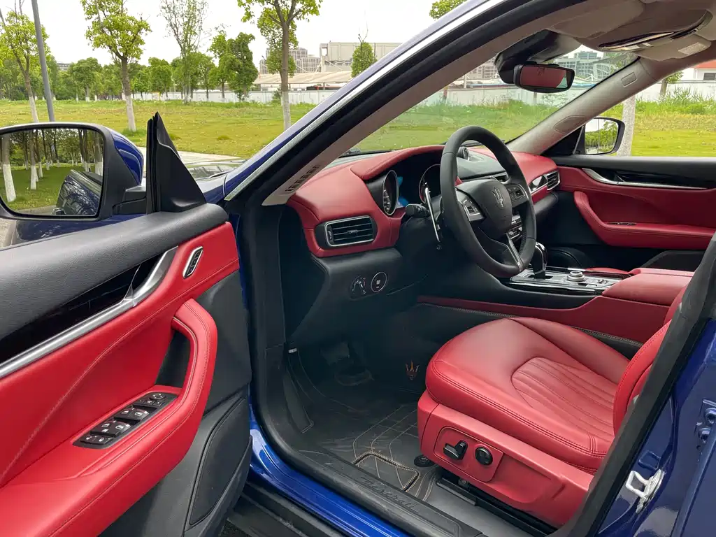 Levante 3.0 T Standard