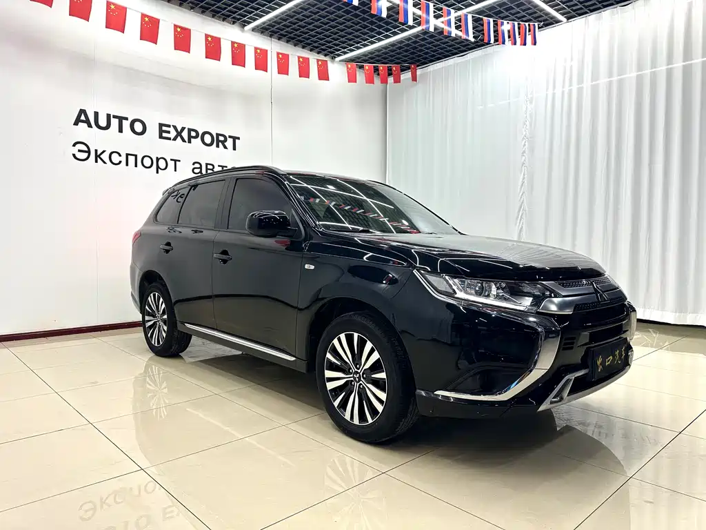 Outlander 2.0 L 2 WD Smooth Enjoyment 5-seat