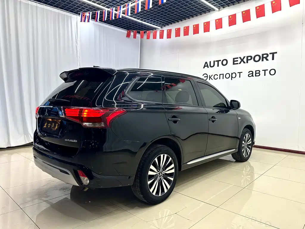 Outlander 2.0 L 2 WD Smooth Enjoyment 5-seat