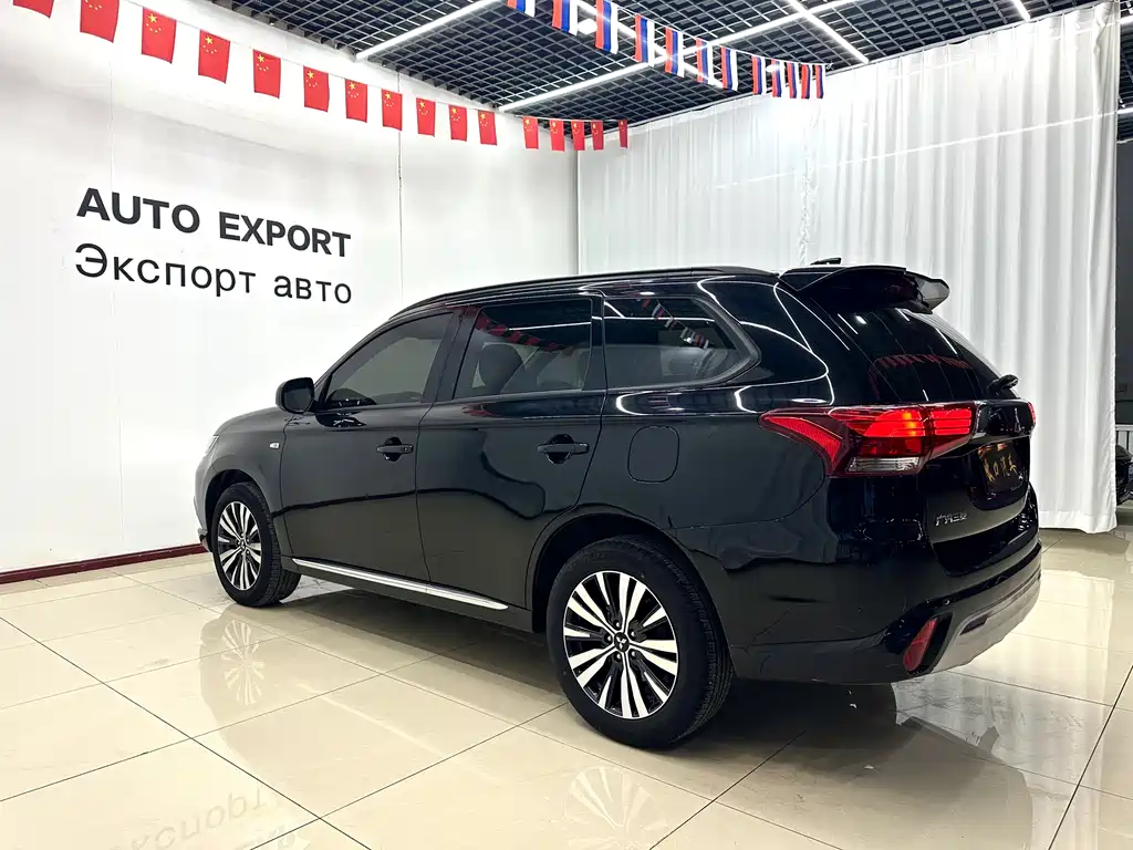 Outlander 2.0 L 2 WD Smooth Enjoyment 5-seat