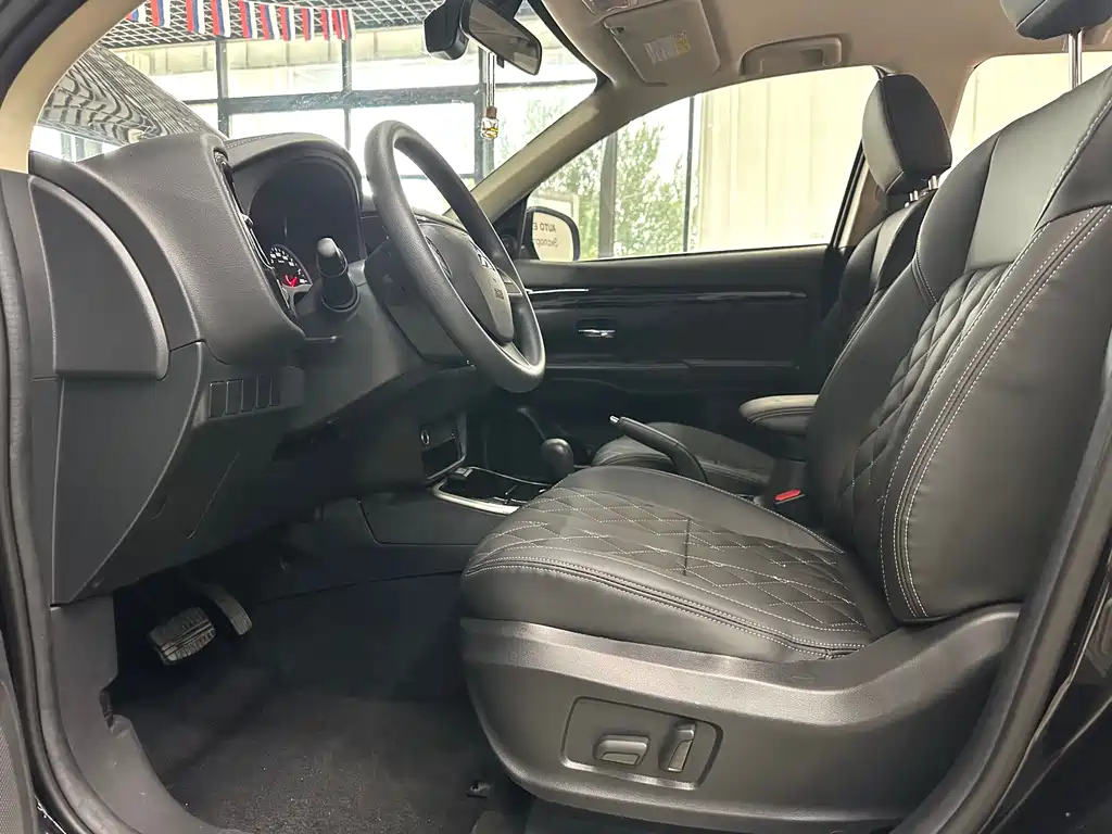 Outlander 2.0 L 2 WD Smooth Enjoyment 5-seat