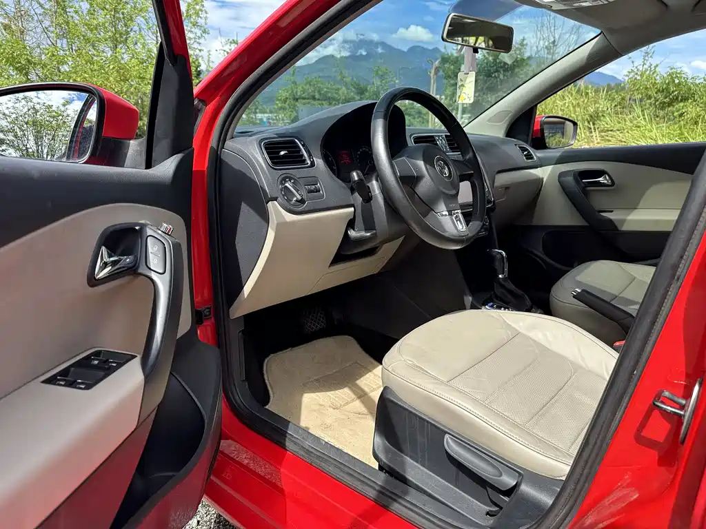 Polo 1.4 L Auto Premium Cool